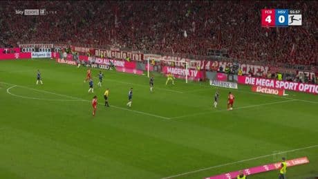 Notarzt-Einsätze auf Tribüne - Plötzlich Stille im Bayern-Stadion!