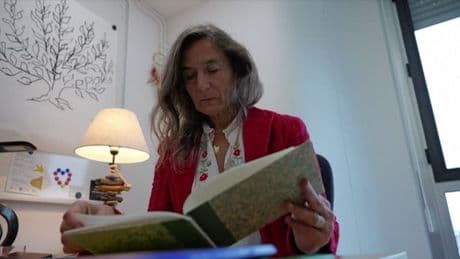 "Le livre de leur vie": le métier de "biographe hospitalier" pour les patients en fin de vie reconnu par l'Assemblée