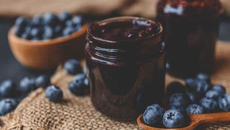 Nur 3 Zutaten: So einfach kochen Sie Heidelbeeren ein