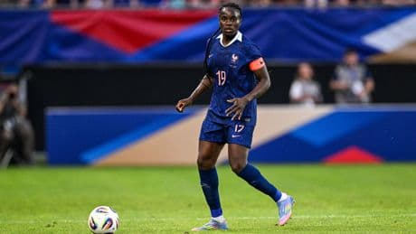 Foot (F) : la capitaine des Bleues Griedge Mbock forfait face au Brésil à une semaine de l'Euro