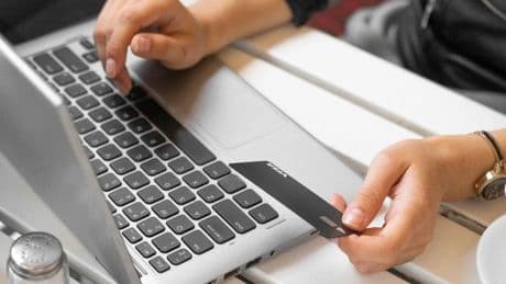 La DGT digitaliza el canje de permisos de conducir