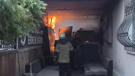Bursa'da bir vakfa ait erkek öğrenci yurdunda yangın: 3 öğrenci dumandan etkilendi