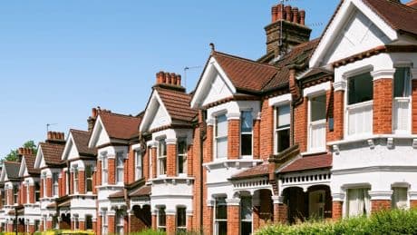 Average UK house price drops by over £1,000 in a single month