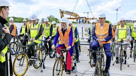 Keijzer geeft startschot voor autovrije Utrechtse stadswijk Merwede, ’Benieuwd hoe het uitpakt’