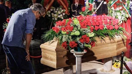 "Una statua di Pippo al posto del cavallo Rai". L'idea di Fiorello per Baudo