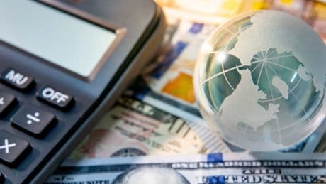 Debito globale fuori controllo: l’Europa invoca il MES, l’Italia resiste