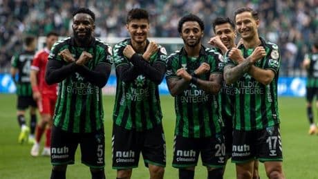 Şampiyon Kocaelispor'dan TFF 1. Lig'e farklı veda!