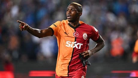 Galatasaray taraftarından pankart: Bizimle kal Osimhen