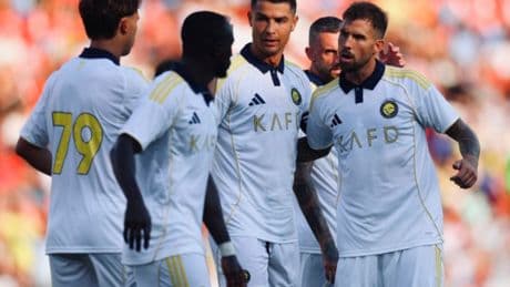El Almería tumba al Al-Nassr a pesar del doblete de Cristiano en el debut de Iñigo&lt;br&gt;