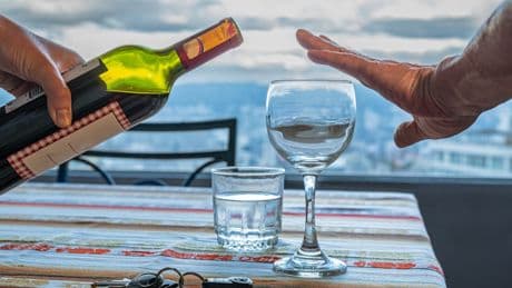 Experten warnen: Ab diesem Alter sollten Sie komplett auf Alkohol verzichten