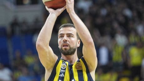 Melih Mahmutoğlu 1 yıl daha F.Bahçe'de