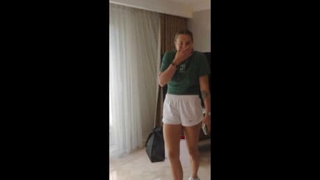 „Upsi!“ - Lustiger BH-Moment bei Tennis-Superstar