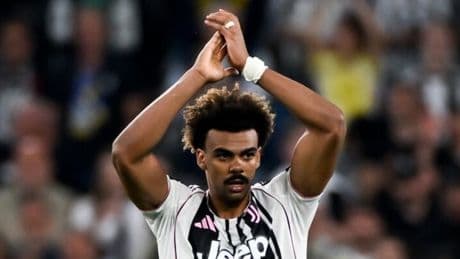 Veiga saluta la Juve: &quot;&Egrave; stato un onore&quot;: il post social fa impazzire i tifosi