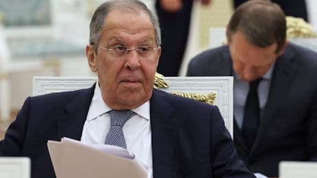 Lawrow kritisiert Debatte über Sicherheitsgarantien – Russland verhängt Einreiseverbote