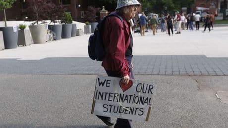 EEUU comenzará a "revocar agresivamente" los visados de estudiantes chinos