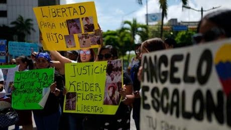 Aux Etats-Unis, la Cour suprême suspend l’expulsion de migrants vénézuéliens
