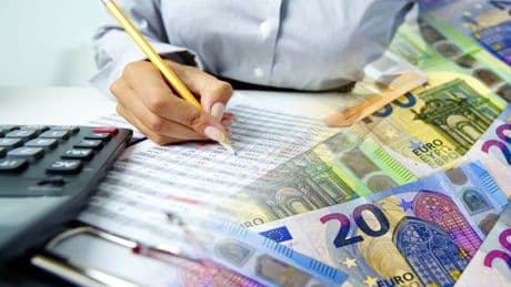 Brutto nötig: Wie viel Sie verdienen müssen, um sich ein 300 000 €-Haus leisten zu können