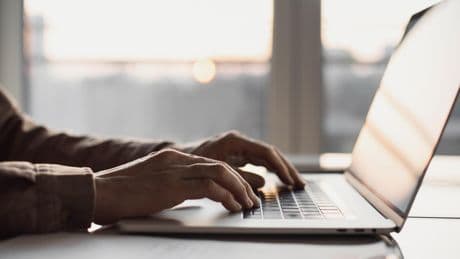 Haine en ligne : l’Arcom confie au Crif le statut de «signaleur de confiance»