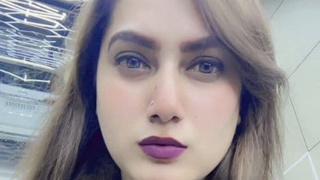 Investigan el asesinato de una influencer que hallaron muerta en un coche con matrícula falsa