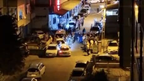 Kartal'da alkollü sürücü düğün salonu çıkışında kalabalığa daldı: 2 yaralı