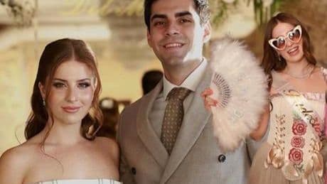 Haberler: Sihirli Annem'in Çilek'i Zeynep Özkaya bekarlığa veda partisi yaptı