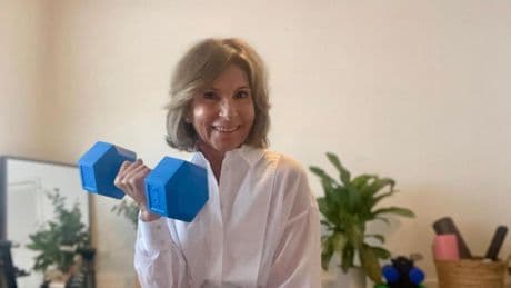 Liz Sánchez, 67 años, health coach: “No desayuno nada de azúcar ni picoteo. Como con horario, hago 3 comidas al día y en cada una intento lograr 35 gramos de proteína y suficiente fibra”