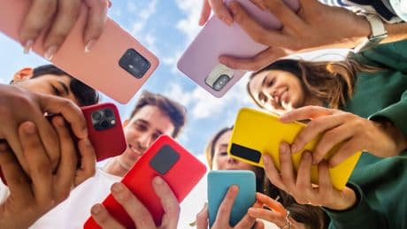 Dal dating alle amicizie: quando la solitudine detta le regole del mercato digitale