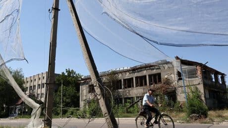Russia launches new attacks on Ukraine with the countdown to a US peace deadline underway