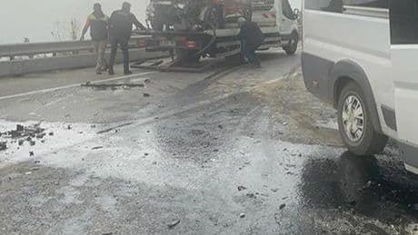 Bursa'da işçi servis minibüsü ile otomobil çarpıştı: 2’si ağır, 12 yaralı