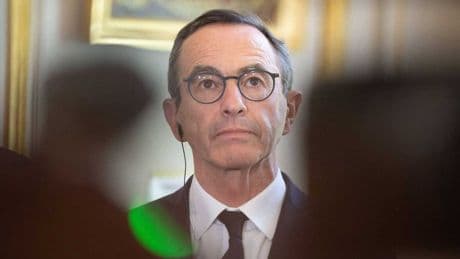 Régularisation des travailleurs étrangers : une liste des métiers en tension pleine d’aberrations qui porte la patte de Bruno Retailleau