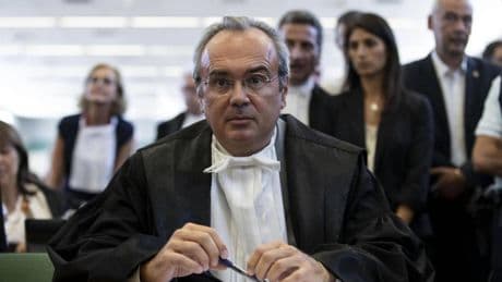 Il premio dei giornalisti va al pm "passaveline"