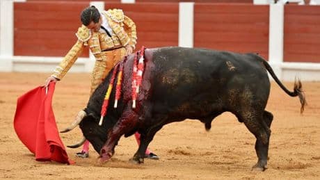 Juan Ortega se inspira y triunfa en Gijón