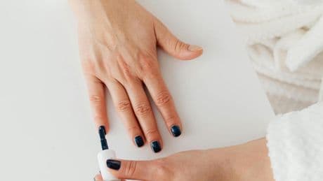 ¿Van a prohibir tu esmalte de uñas favorito? Esto dicta la nueva normativa europea que entra en vigor en septiembre