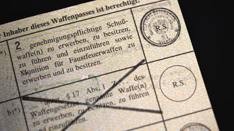Nach Amoklauf: Österreich erhöht Mindestalter für Waffenkäufe