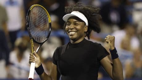 Venus Williams wint na 16 maanden afwezigheid, oudste winnares in enkelspel sinds 2004