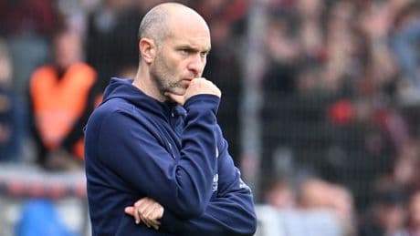 Kurz vor der Relegation - Zweitliga-Trainer gefeuert!