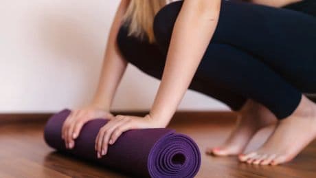 Roll over: el ejercicio básico de pilates que mejora la flexibilidad de la columna y fortalece los abdominales