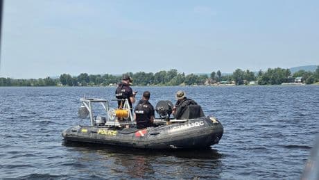 Police recover body of man who drowned trying to rescue woman in Ottawa River