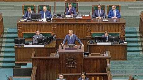 Face à la menace russe, la Pologne accélère son réarmement militaire