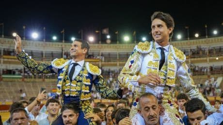 La espada priva al mejor toreo de Pablo Aguado de la puerta grande de Manzanares y Roca Rey en El Puerto