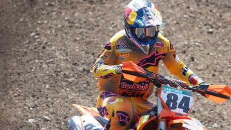 Jeffrey Herlings ’breekt rib’ nadat hij wordt aangereden in Portugal: ’Hij kon er niets aan doen’