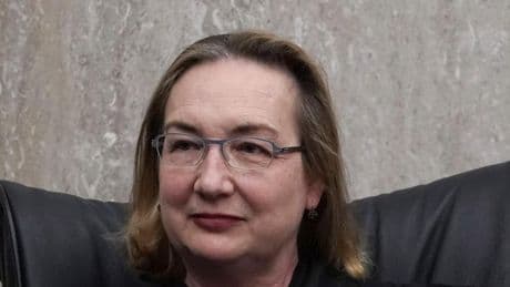 Beryl Howell, la juez que ha asestado una nueva condena a España por impagos de Sánchez a las renovables