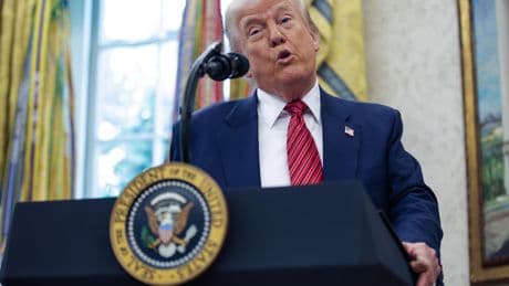 Usa e Uk trovano l’accordo sui dazi. E intanto l’Ue alza il tiro contro Trump