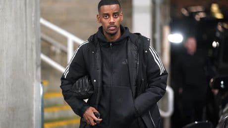 Wayne Rooney kritisch op stakende Alexander Isak: ’Ik zou hem als teamgenoot niet meer terug willen, hij laat je in de steek’