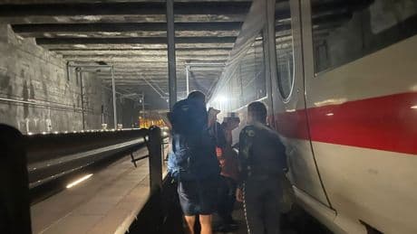 Passagiere saßen im Tunnel fest  - Ösi-Bahn entschuldigt sich für ICE-Desaster