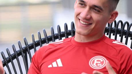Tzolis-Kumpel Sotiris im Interview: „Christos meinte, ich sollte mit dem Wechsel zu Fortuna nicht zögern“