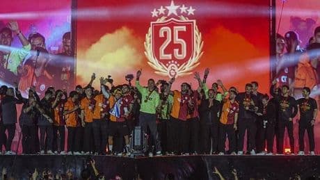 Galatasaray'ın kutlamalarında teknik aksaklıklar ve hatalar can sıktı!