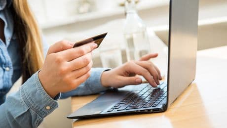 Dokumente online beantragen: Verbraucherzentrale warnt vor gefährlichem Betrug