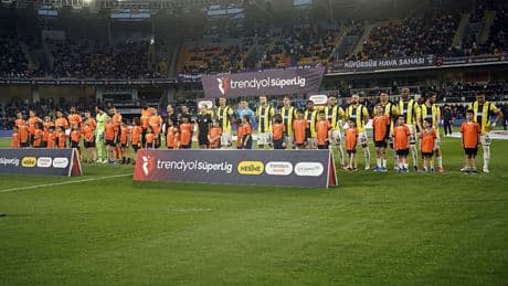 RAMS Başakşehir-Fenerbahçe maçında tartışmalı pozisyon!