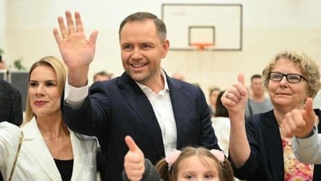 Ex-Hooligan Nawrocki wird Polens Präsident – stürzt Tusk?